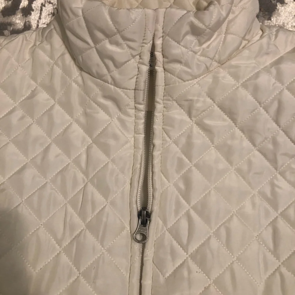 Women's Croft & Barrow Quilted Vest / size L / winter white color - Picture 7 of 9